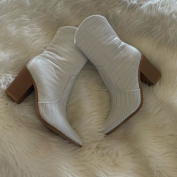 White croc boots - Picture 1 of 3